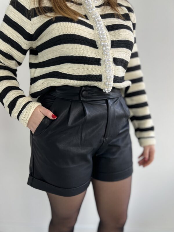 SHORTS ECOPELLE BOTTONE LATERALE